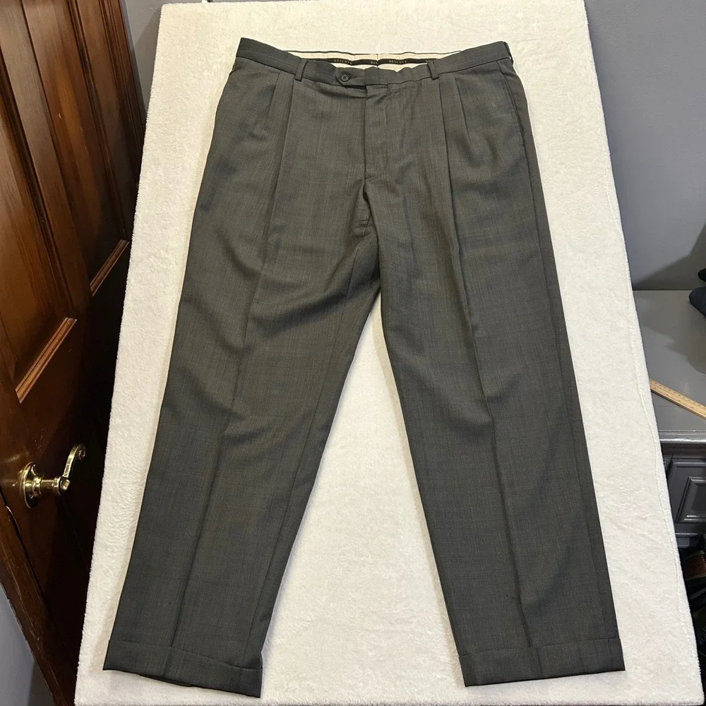Jos. A. Bank Reserve Suit Reda Wool 2pc Sz 44R W38 Gray Pleated Cuffed Sharkskin